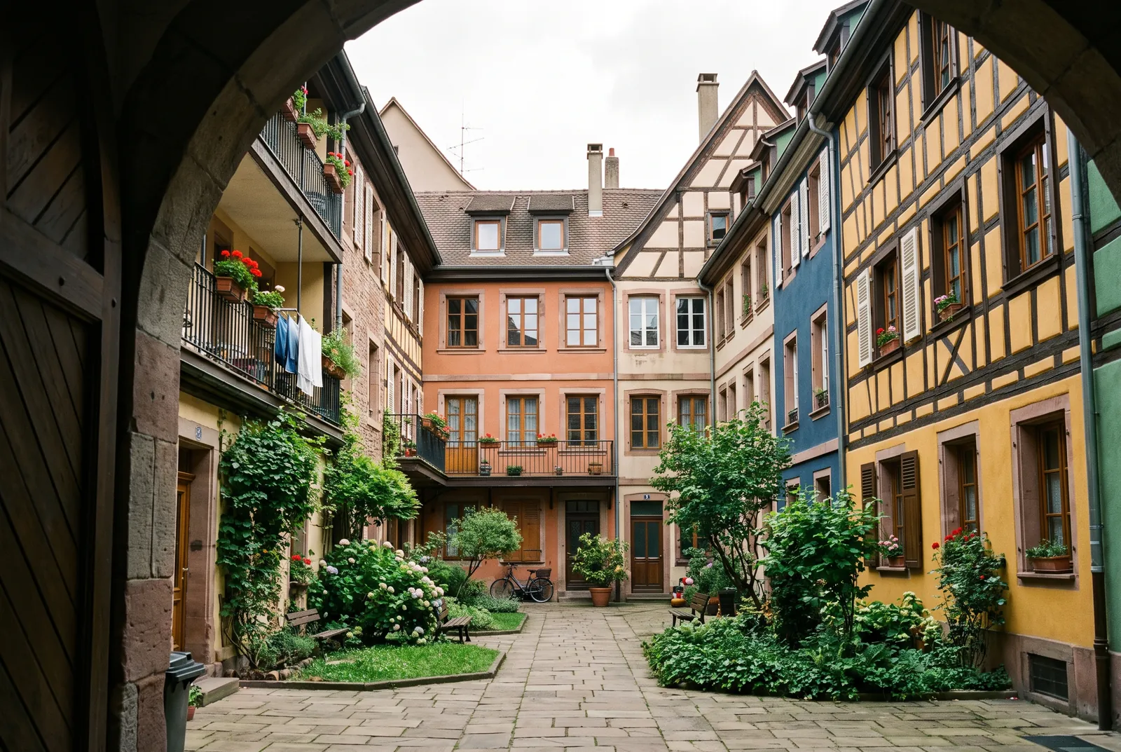 Cour intérieure d'un immeuble à Mulhouse